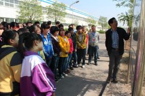 我校学生赴双喜轮胎公司参观学习